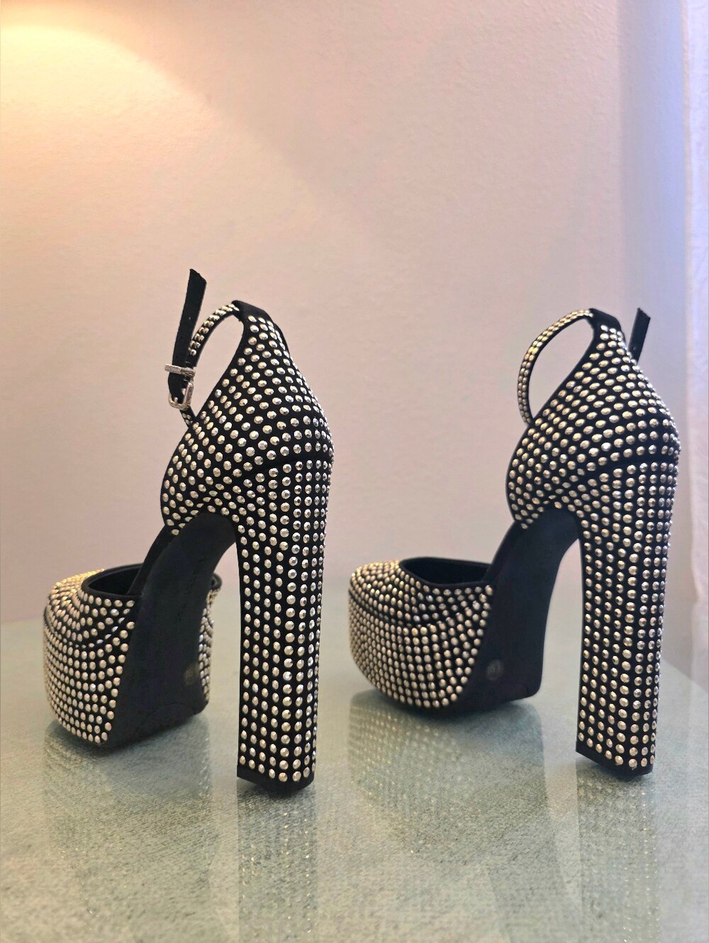 Gianni Bini Black Crystal-Embellis Platform 6,5